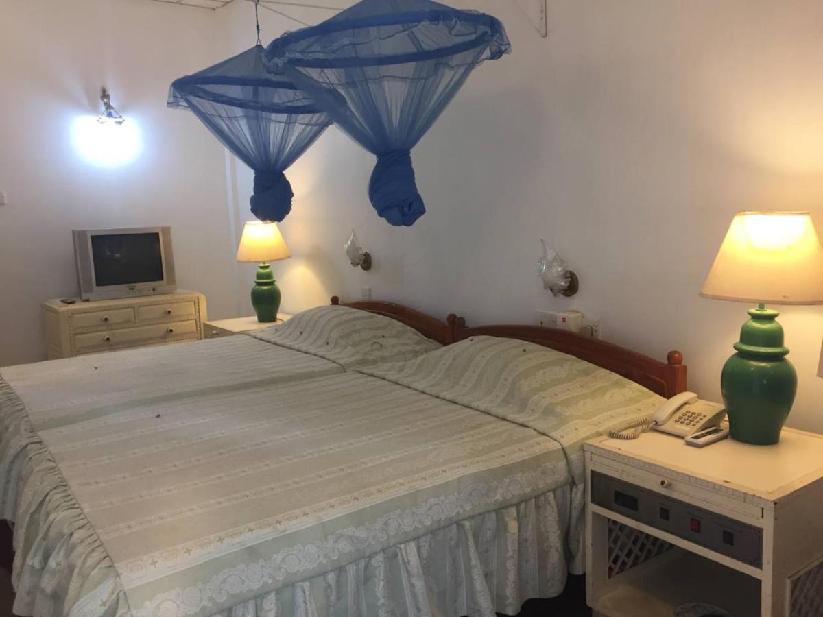 Hotel Shalini 아누라다푸라 외부 사진