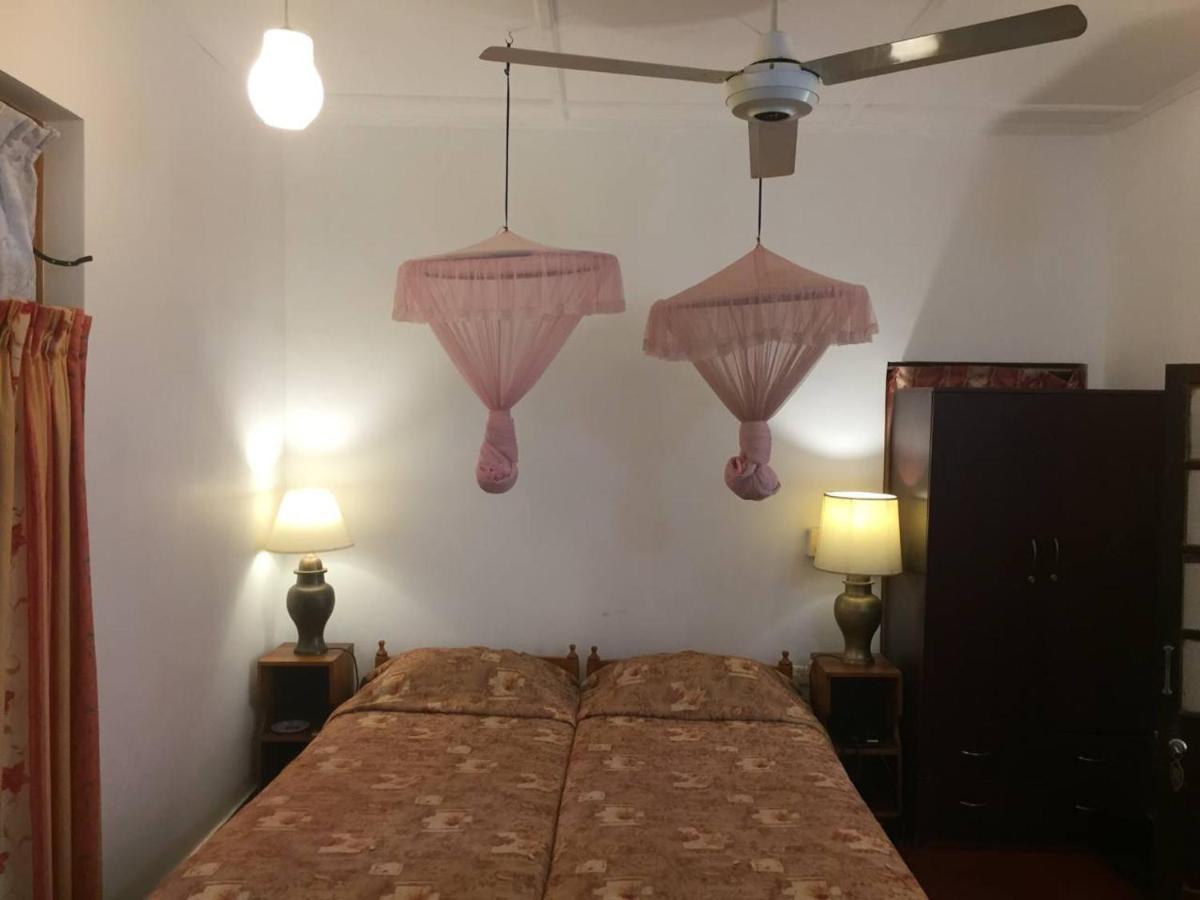 Hotel Shalini 아누라다푸라 외부 사진