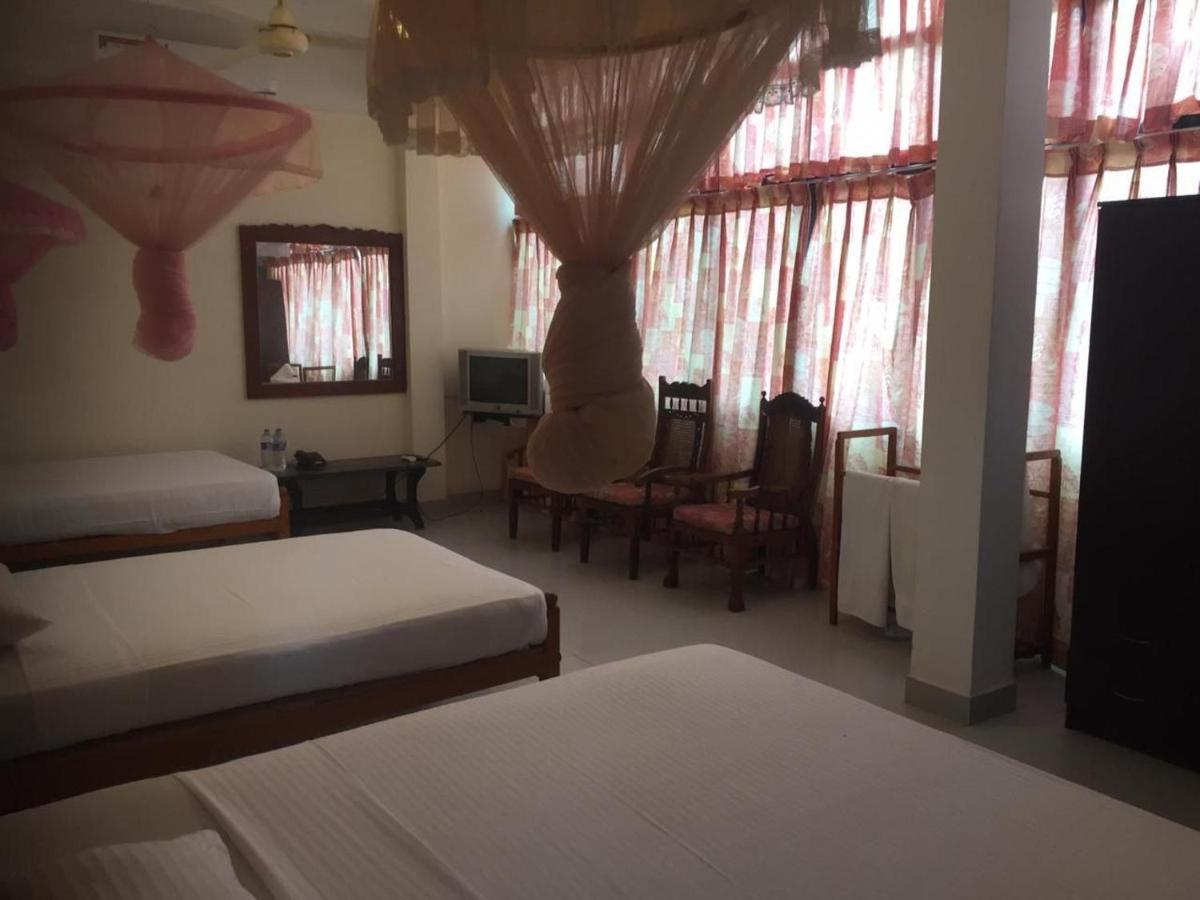 Hotel Shalini 아누라다푸라 외부 사진
