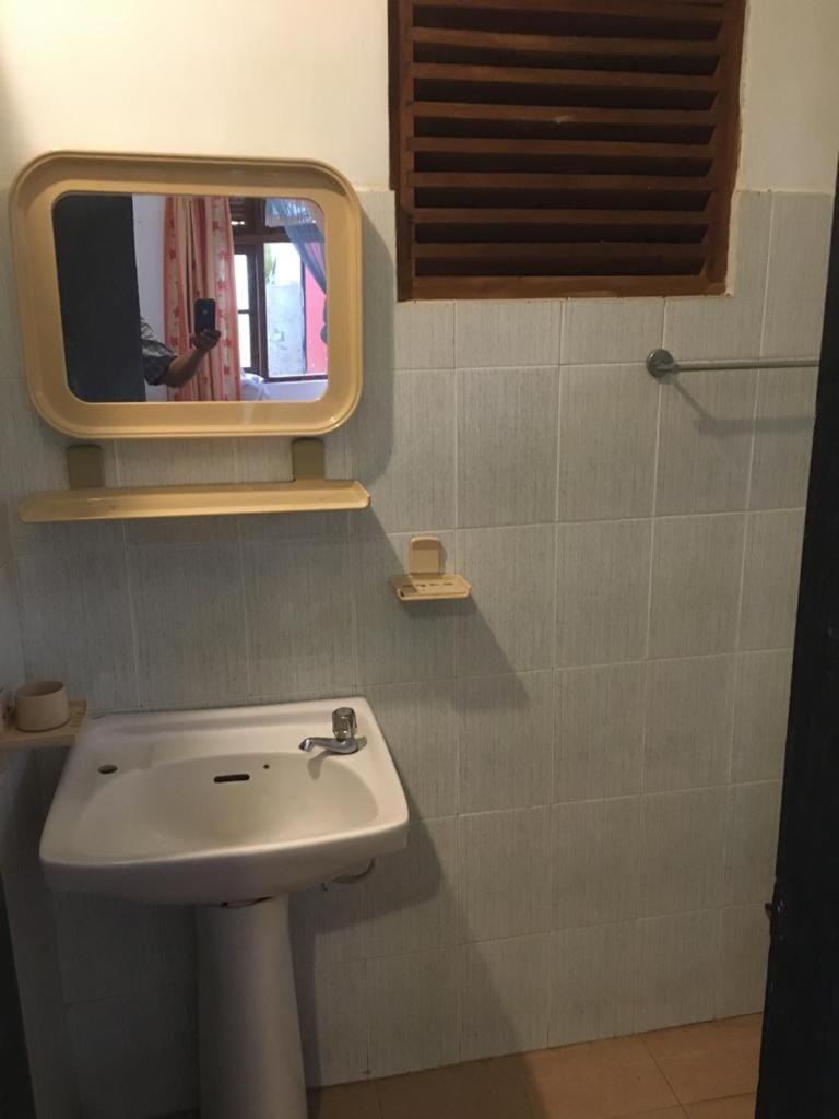 Hotel Shalini 아누라다푸라 외부 사진