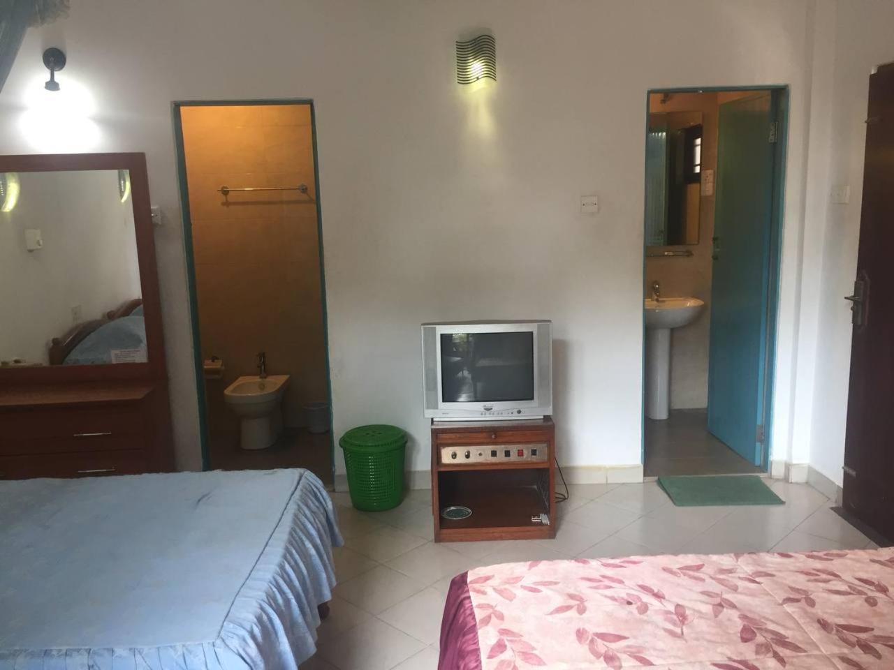 Hotel Shalini 아누라다푸라 객실 사진